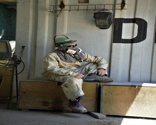 Puesto de trabajo ergonómico y bien iluminado